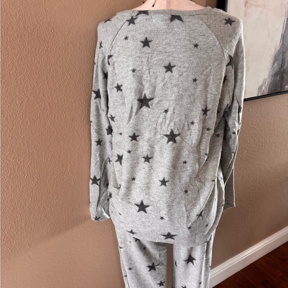 Soft Cozy Brushed Gray Star Print Lounge Set - Picture 9 of 10